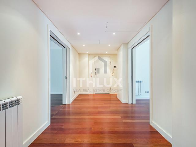 Apartamento T4 nas Avenidas Novas, com 4 lugares de garagem