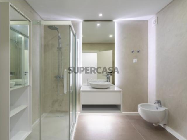 Apartamento T4 com ótima exposição solar, no Montijo