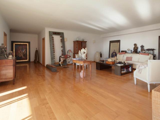 Apartamento T4 no último andar, no Centro do Funchal