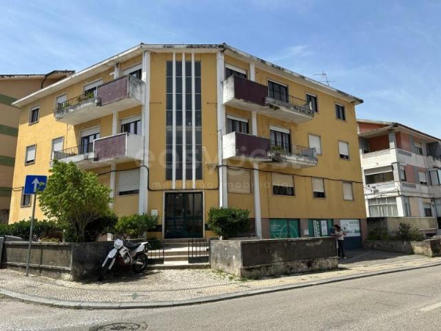 Apartamento T4 no Bairro Norton de Matos Coimbra