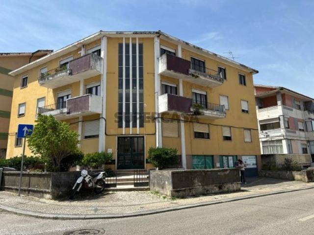 Apartamento T4 no Bairro Norton de Matos Coimbra