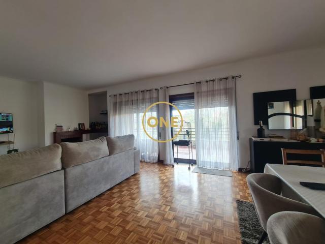 Apartamento T4 no centro de Paredes