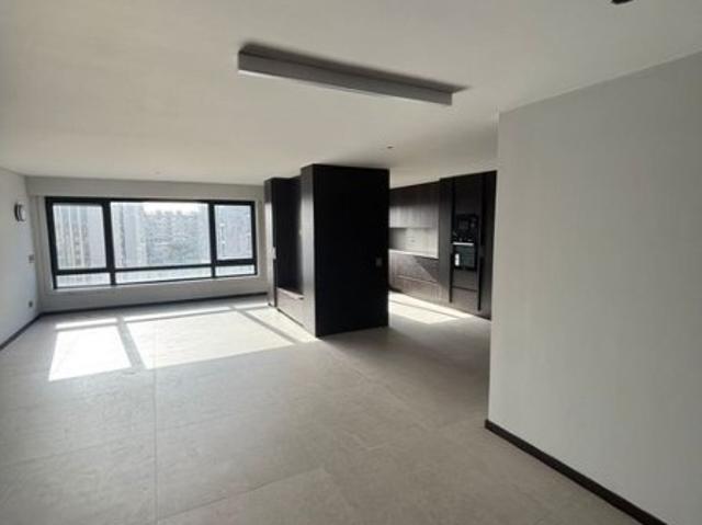 Apartamento T4 no Coração do Porto Renovado, Amplo e com Localização Premium