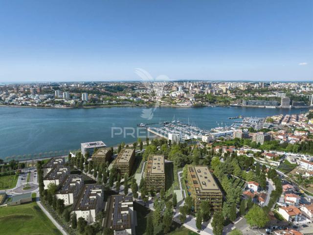 Apartamento T4, no Edifício Marina Douro 1 em Canidelo