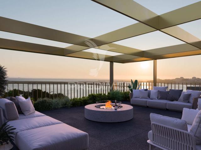 Apartamento T4, no Edifício Marina Douro 1 em Canidelo