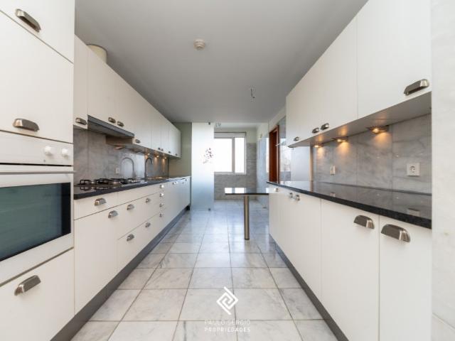 Apartamento T4 no Porto | Aviz | 195 m² | Garagem para 3 Car. 195m² Aldoar, Foz do Douro e Nevogilde