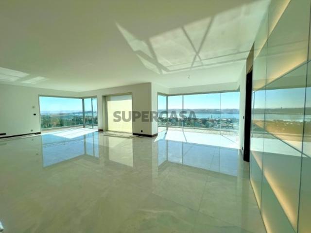 Apartamento T4 no Restelo| Penthouse | Vista Tejo | Rooftop com Piscinas | Sky Restelo | Lisboa