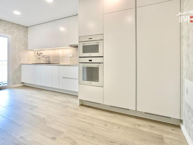 Apartamento T4 Novo nas Portas da Cidade com Garagem, Jardim e Vista Panorâmica| POSSIBILIDADE FINANCIAMENTO 100% |