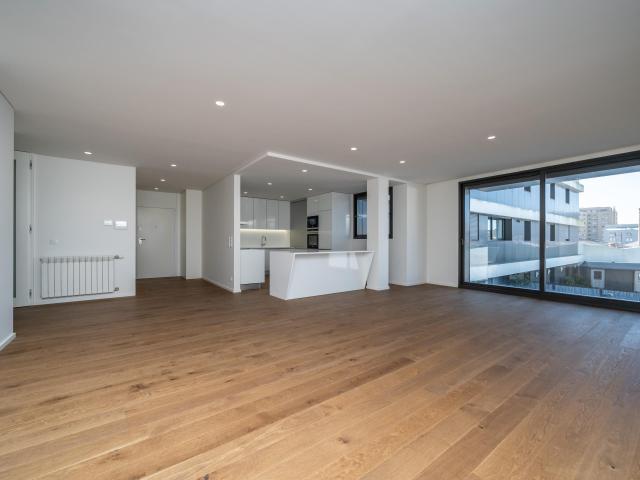 Apartamento T4 novo a escassos metros da praia de Matosinhos!