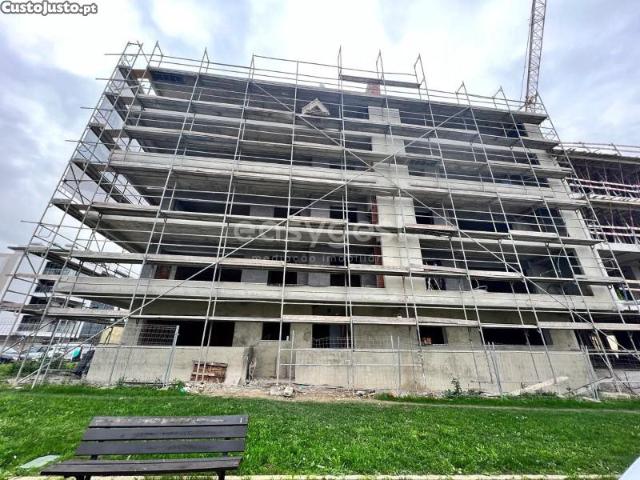 Apartamento T4 Novo Com Churrasqueira E Garagem