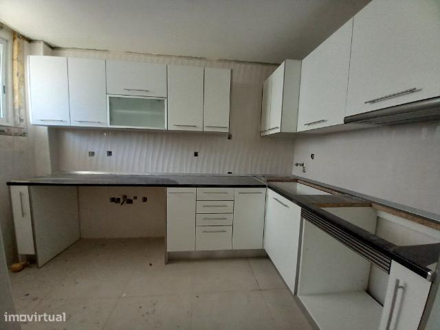 Apartamento T4 Obras de remodelao em curso Montijo