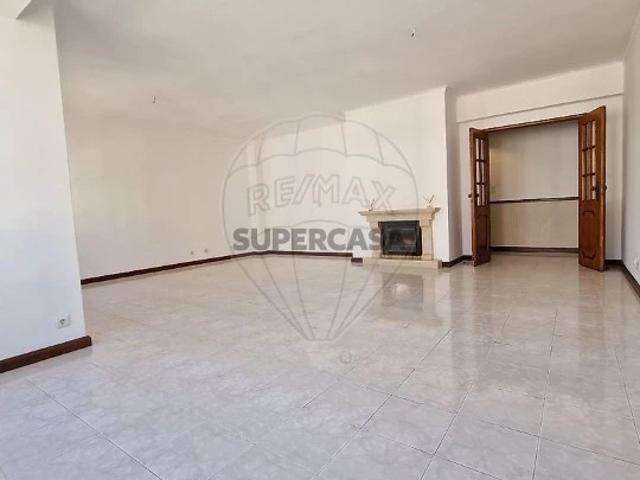 Apartamento T4 para alugar em Loures