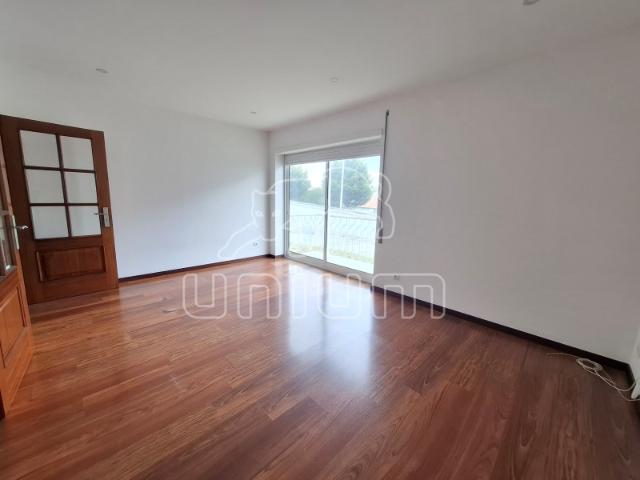 Apartamento T4 para arrendamento