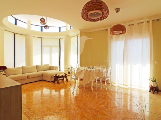 Apartamento T4 para arrendamento anual no centro de Loulé