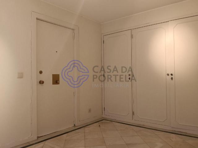 Apartamento T4 para arrendamento no centro do Porto