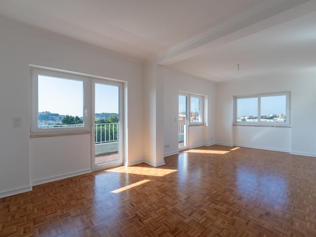 Apartamento T4 para arrendar no Campo dos Mártires da Pátria