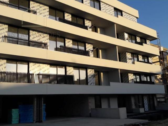 Apartamento T4 para comprar em condomínio fechado Santa Ma. 183m² Feira