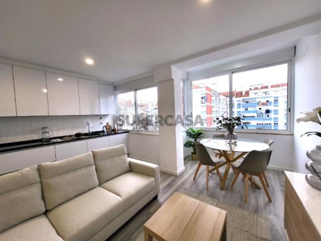 Apartamento T4 para venda em Benfica
