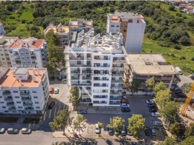 Apartamento T4 Premium Mobilado com Terraço, BBQ e 3 Suites Urbanização do Fojo, Portimão