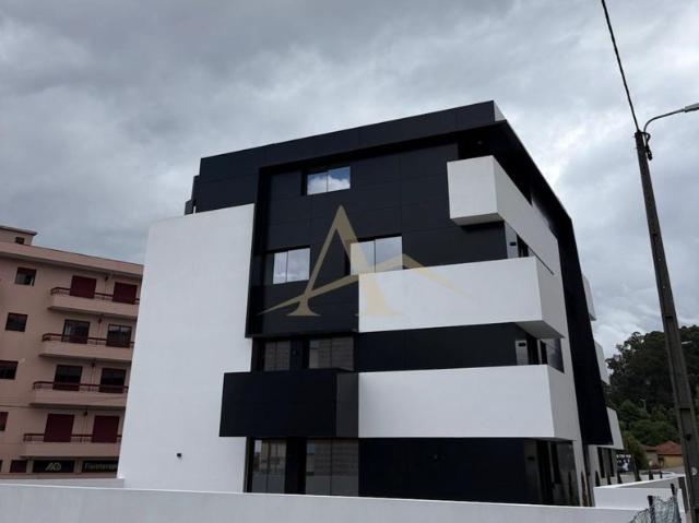 Apartamento T4 Premium com Varanda de 48 m²