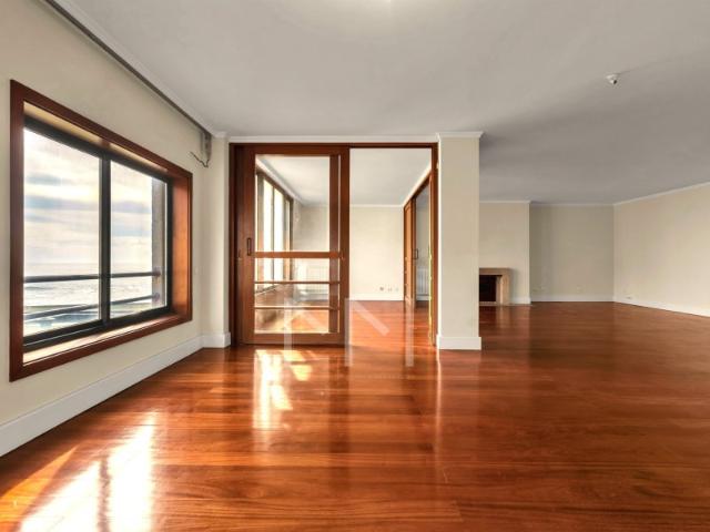 Apartamento T4 primeira linha de mar