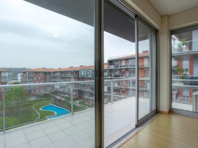 Apartamento T4 | Quinta da Portela Condomínio com Piscina