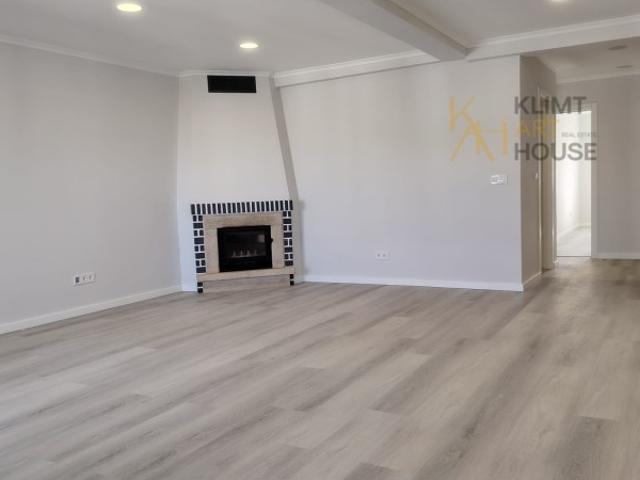 APARTAMENTO T4 REMODELADO C/VARANDA VENDE | CRUZ DE PAU AMORA| SEIXAL 365.000,00€