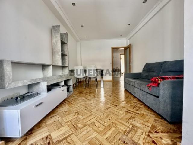 Apartamento T4 Renovado junto à Solum