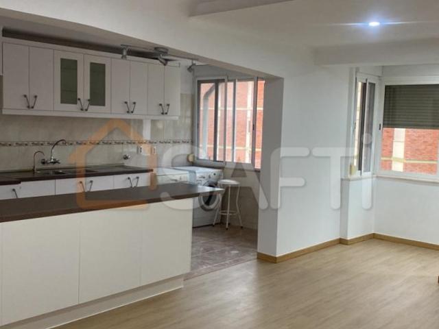 Apartamento T4 Remodelado, Próximo ao Aeroporto e ao Parque das Nações, com Excelente Rentabilidade