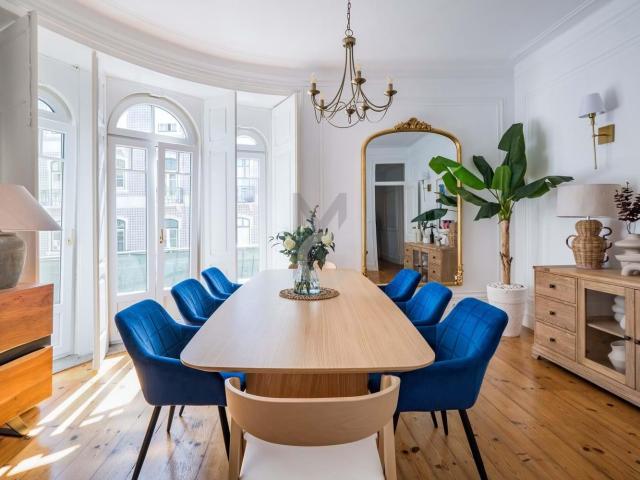 Apartamento T4 renovado à Duque de Loulé 163m² Santo António