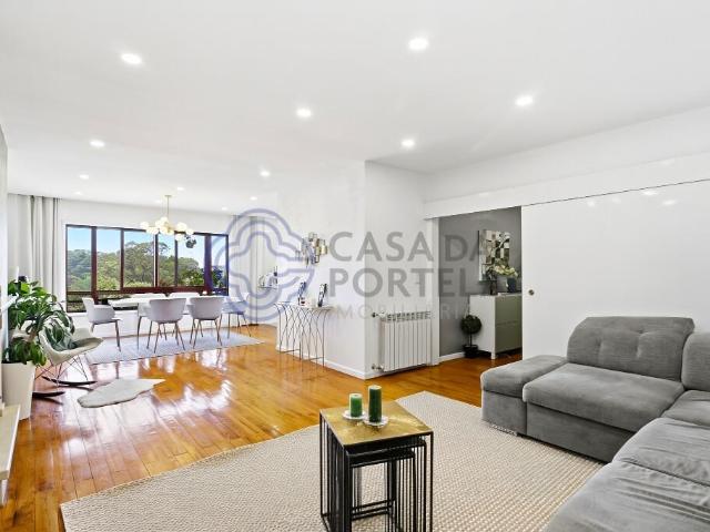 Apartamento T4 Renovado com 156 m2 na Madalena