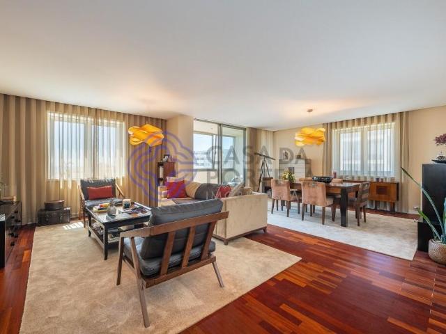 Apartamento T4 Renovado com Vista Mar | Leça da Palmeira
