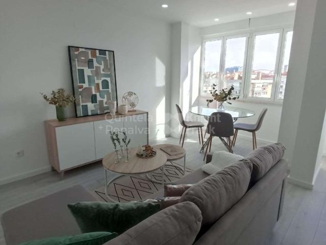 Apartamento T4 renovado e com elevadores em Benfica, Lisboa