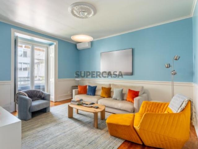 Apartamento T4 Renovado em Santo António, Lisboa