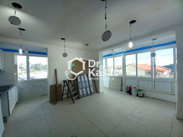 Apartamento T4 Renovado no Laranjeiro e Feijó