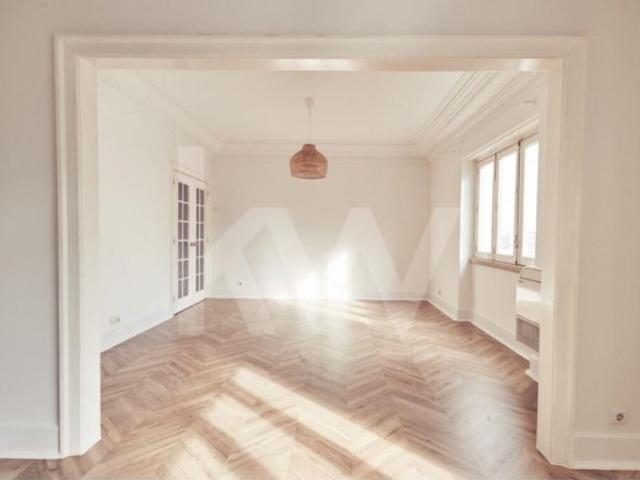 Apartamento T4 renovado perto da Marquês de Pombal, Lisboa