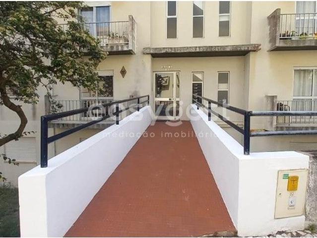 Apartamento T4 recuperado, em Tavarede, Figueira da Foz