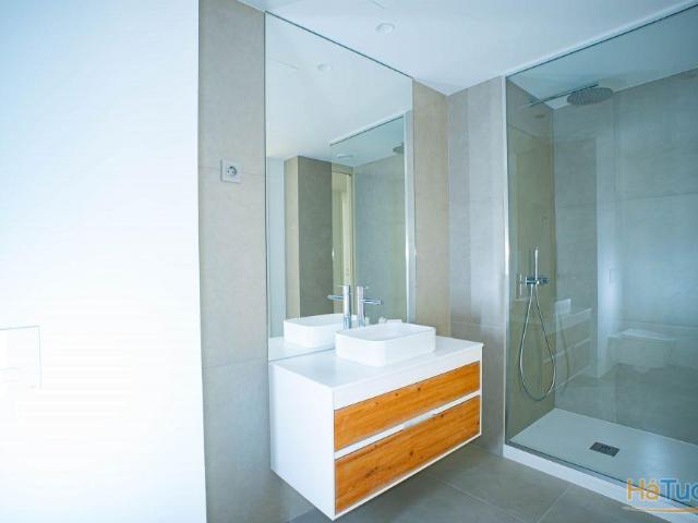 APARTAMENTO T4 SANTA IRIA | 26064086250