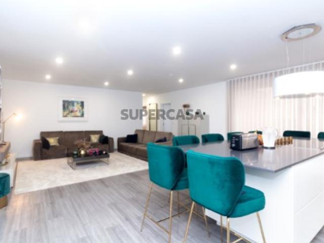 APARTAMENTO T5 TOTALMENTE RENOVADO JUNTO AO MERCADO BOM SUCESSO