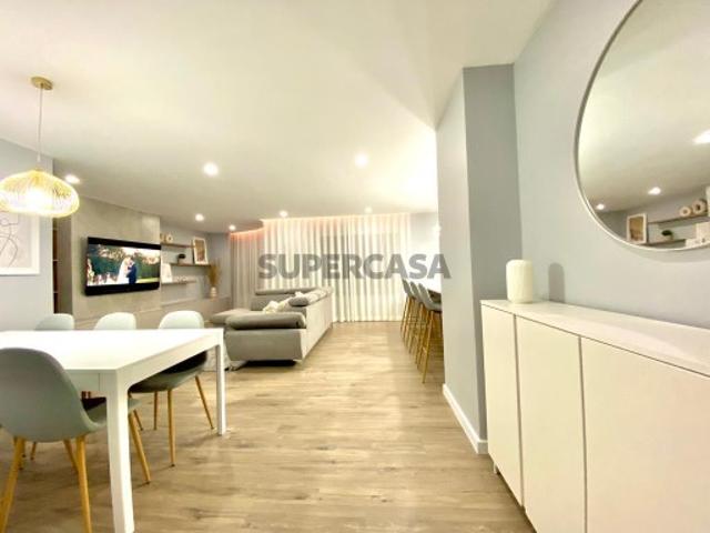 Apartamento T5 transformado em T3, vista sobre a cidade, Faro, Algarve