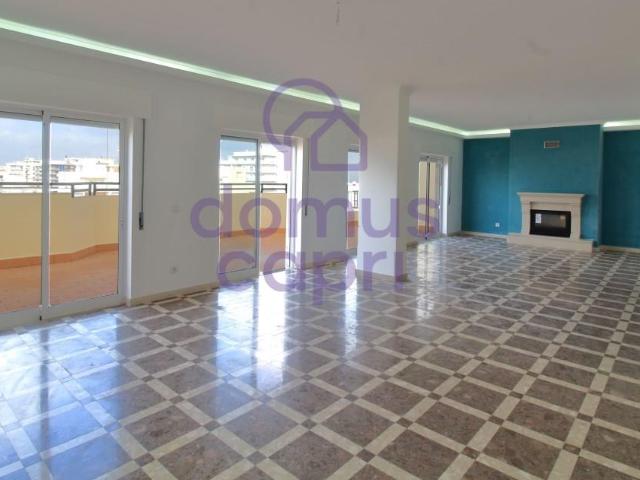 Apartamento T5 Triplex Penthouse com Piscina Privada em Faro 0m² Faro sé e são pedro
