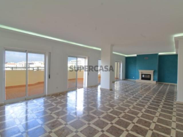 Apartamento T5 Triplex Penthouse com Piscina Privada em Faro