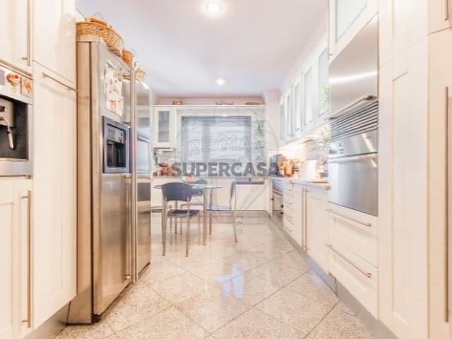 Apartamento T5 à venda no centro do Porto