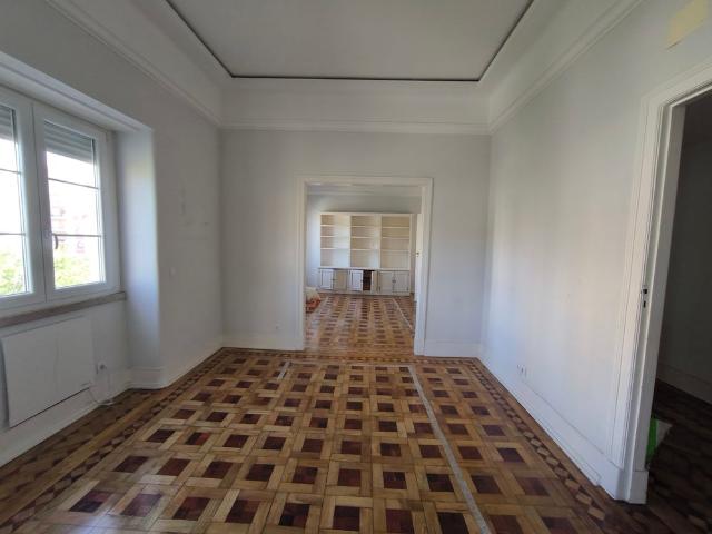 APARTAMENTO T5 AVENIDAS NOVAS