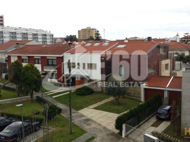 APARTAMENTO T5 CENTRO DE ESPINHO | 26084001008