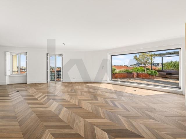 Apartamento T5 com 330 m² e Terraço privado em Condomínio de prestígio junto ao Saldanha