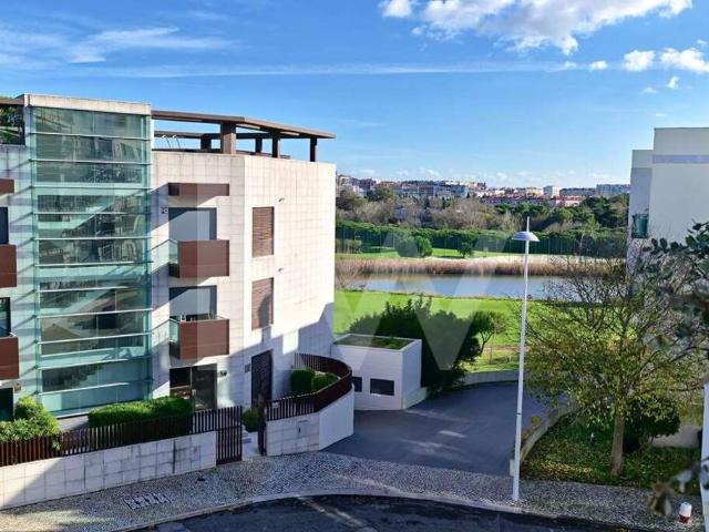 Apartamento T5 com 5 suites e três lugares de garagem na Quinta dos Alcoutins