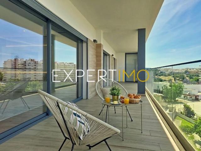 Apartamento T5 com Garagem Box Centro de Portimão