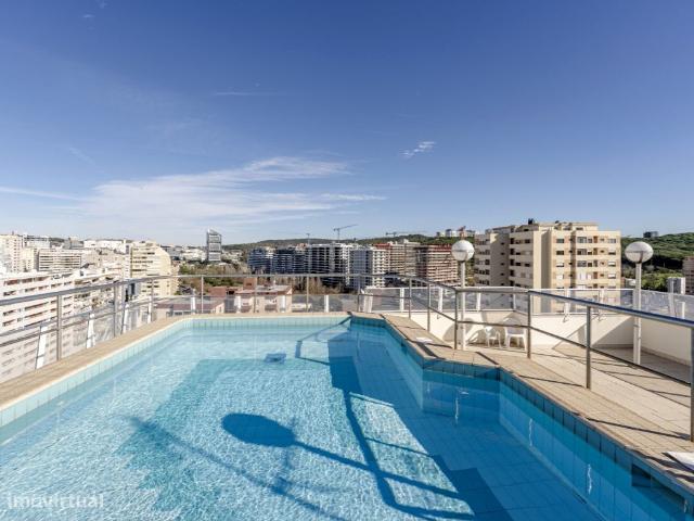 Apartamento T5 com garagem e piscina em Miraflores, Oeiras