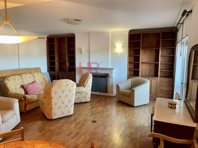 Apartamento T5 com garagem, mobilado e equipado, próximo da Universidade de Coimbra